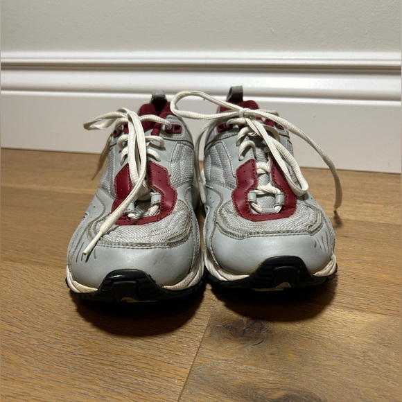 Women’s size 9 Reebok sneakers - Picture 3 of 8